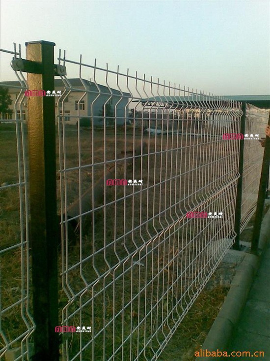 型号：ZZRS-12611 三角折弯护栏网